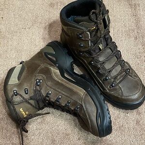 Lowa Men’s Rugged Brown Hiking Boots Size 11.5M Gorpcore Outdoor